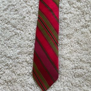 Free people tie. Excellent condition. 100% silk.